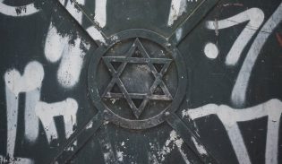 ‘Zionist Pawns,’ Old Prejudices and Pop Star Cabals: Inside the U.K.’s Big Antisemitism Blind Spot