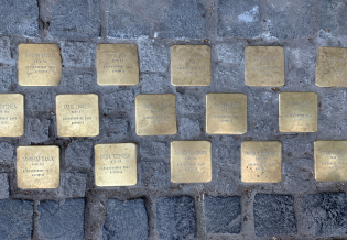 A Holocaust Counter-Memorial: Stolpersteine and Competing Narratives of History and Memory